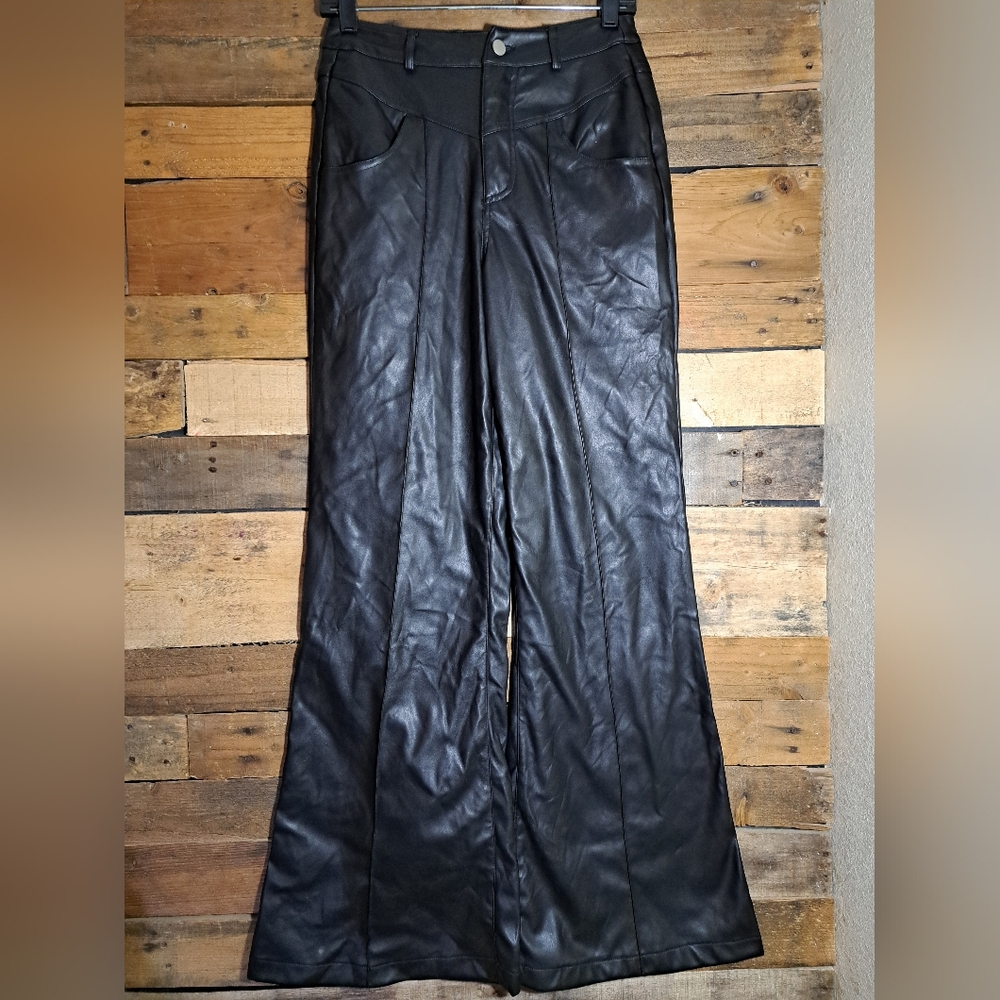 Pretty Little Thing Black Faux‎ Leather Dip Waist Flared Pants Womens Size 4.